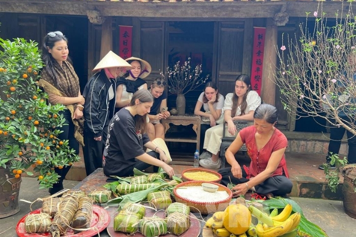 Célébrez le Têt traditionnel avec la population locale à Duong Lam