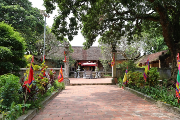 Temple de Phung Hung au village Duong Lam 