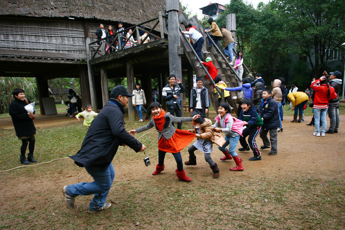 Jeux folkloriques vietnamiens au musée