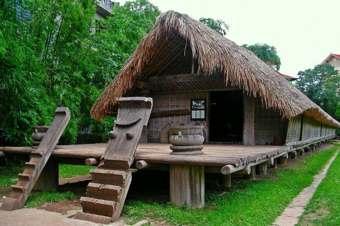 La maison du peuple Ede au Vietnam