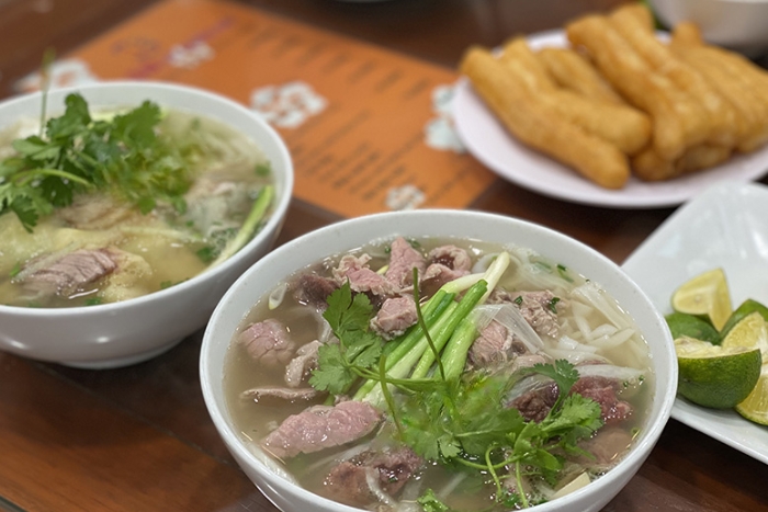 Le phở fumant chez Pho Ly Quoc Su