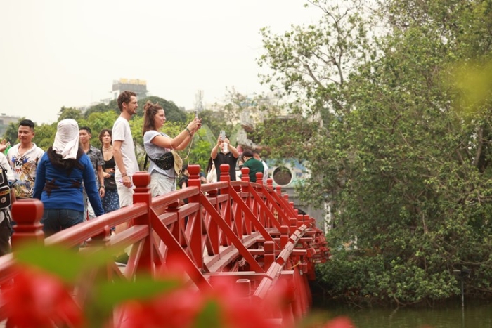 Le pont rouge The Huc