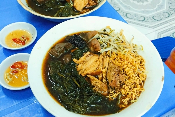 Gà tần Hàng Rươi