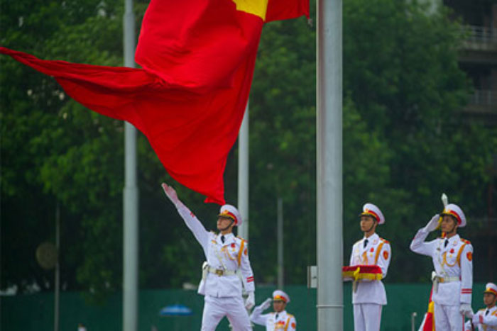 Cérémonie de lever du drapeau tous les matins