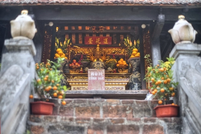 Intérieur du Pavillon du Lotus, Pagode au Pilier Unique
