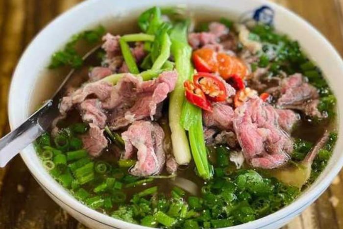 Pho Suong est un restaurant de pho Hanoi où l’on retrouve une ambiance familiale