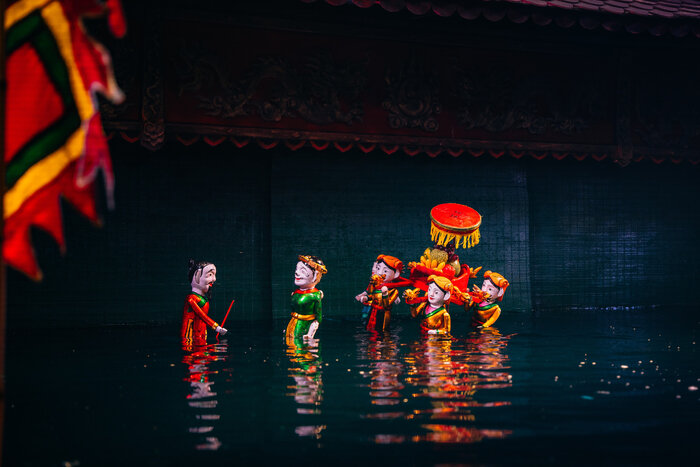 Plongez dans l'art traditionnel du Vietnam en assistant &agrave; un spectacle de marionnettes sur l'eau