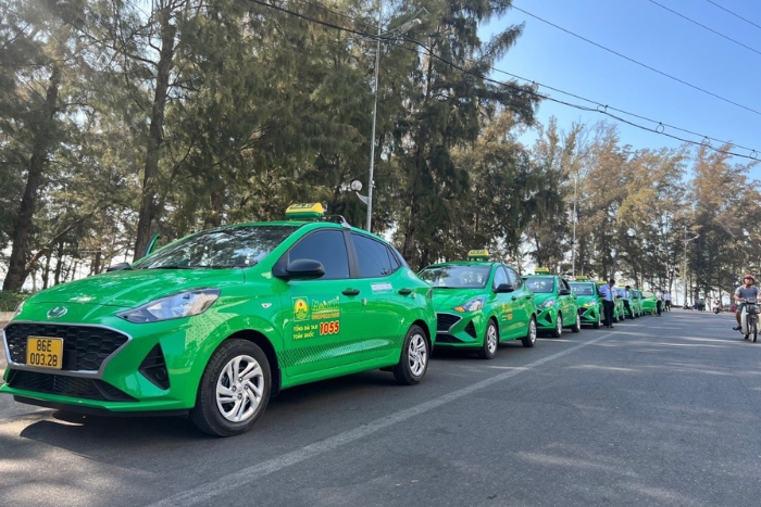 Il est facile pour déplacer à Hanoï par des taxis