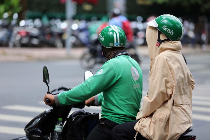 Plusieurs touristes recommandent les motos-taxis pour visiter Hanoi