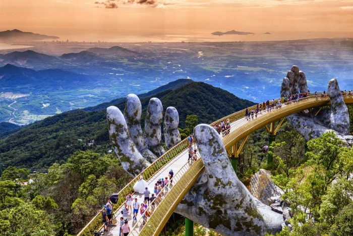 Explorer le c&eacute;l&egrave;bre Pont d&rsquo;Or