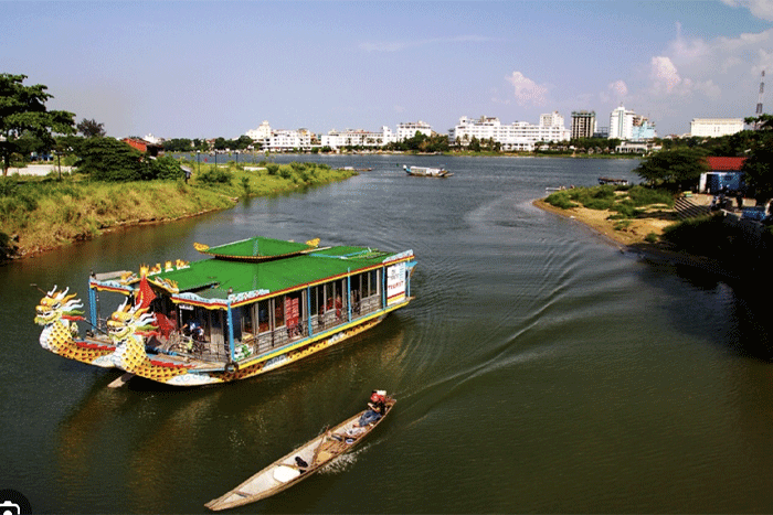 Faites une croisière tranquille sur la rivière des Parfums (Song Huong)