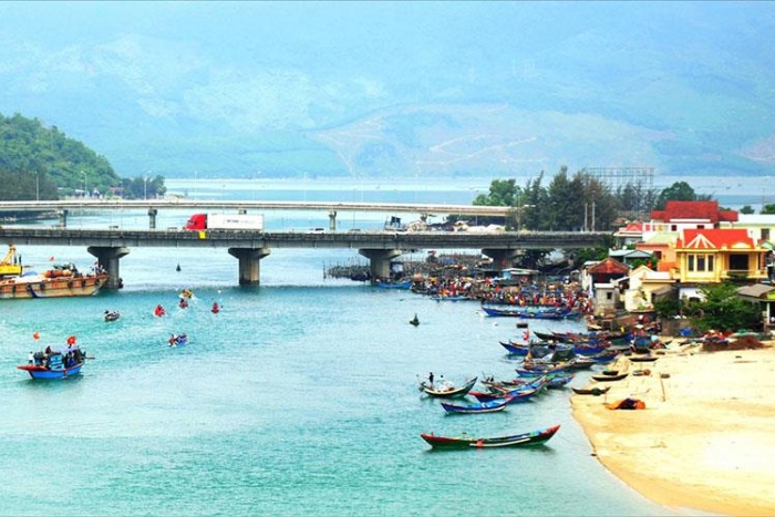 Sous le soleil de Lang Co: Mer turquoise et sable doré