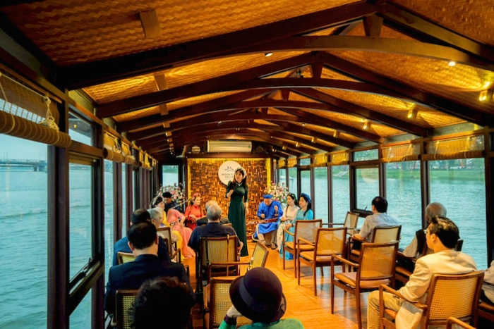 Spectacle de Nhã nhạc à Hue – Une expérience inoubliable pendant la saison des pluies