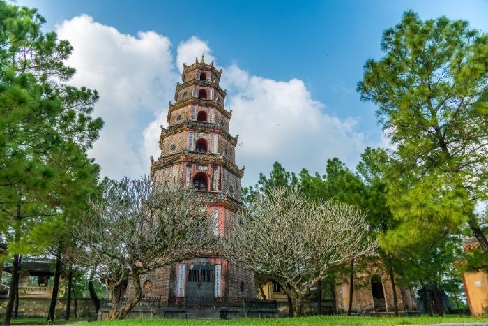 Pagode de Thien Mu et sa tour à sept étages à Hué