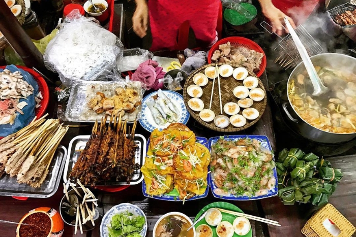 La cuisine de rue à Hué ressemble à un « labyrinthe alimentaire » enchanteur