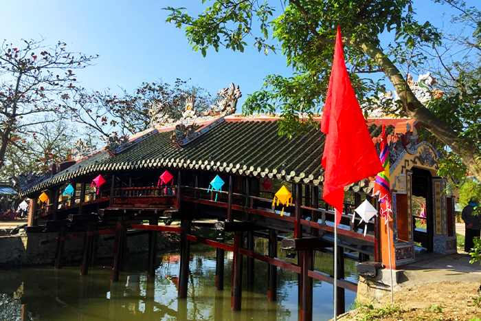 Pont à toit de tuiles Thanh Toan