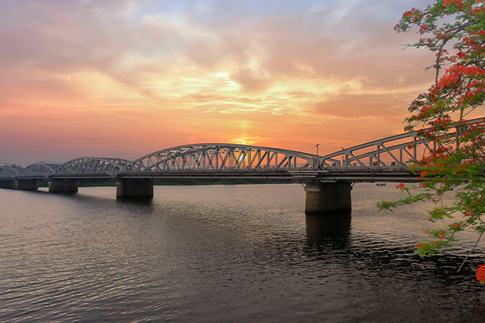 Pont Truong Tien (pont Trang Tien)