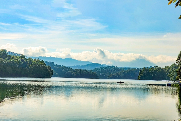 La beauté pittoresque du lac Pa Khoang