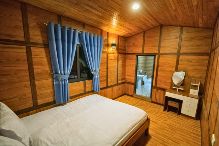 Intérieur épuré et accueillant d’une chambre au Homestay A Lủ