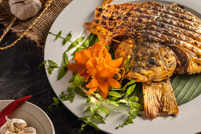 Plat de poisson grillé du peuple thaïlandais 