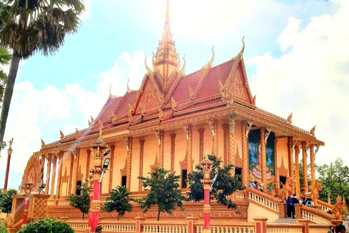 Explorer temples et pagodes du delta