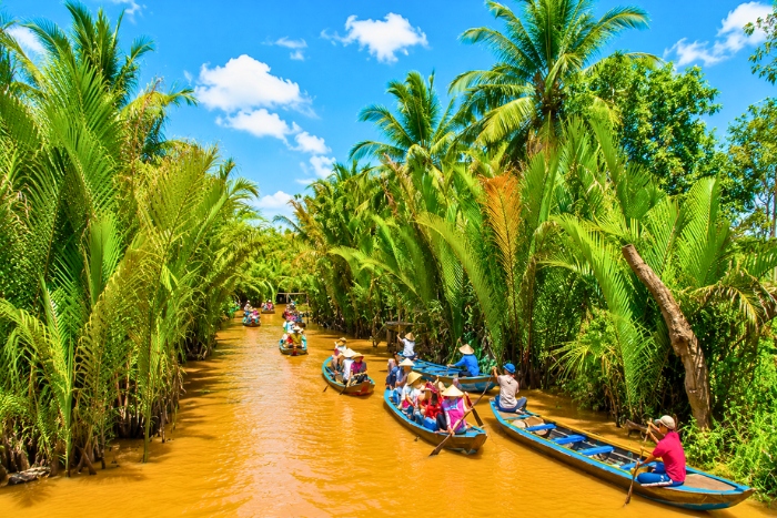 Voyage au delta du Mékong à travers les canaux ombragés