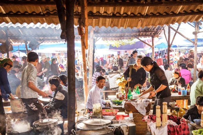 Dégustez des spécialités culinaires au marché de Cao Son Sapa