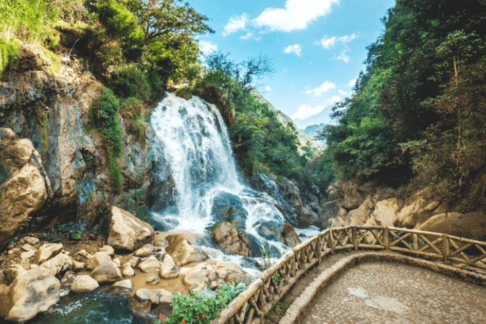 Cascade au village touristique de Cat Cat Sapa