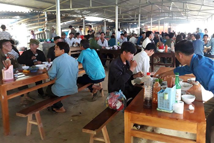 Dégustez une cuisine locale au marché de Coc Ly Bac Ha