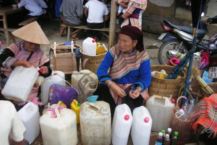 Alcool de maïs de Ban Pho - Alcool célèbre au marché de Lung Phinh Bac Ha