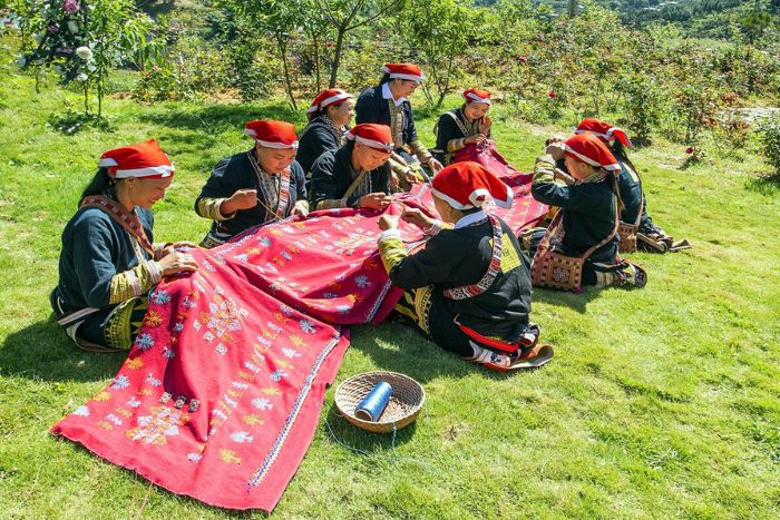 Les produits artisanaux au marché de Lung Phinh sont directement fabriqués par les groupes ethniques à Sapa