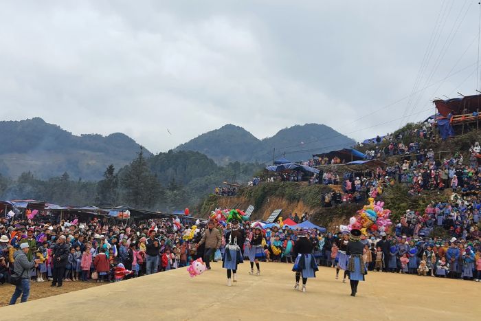 Festival de Gau Tao au marché de Pha Long Lao Cai