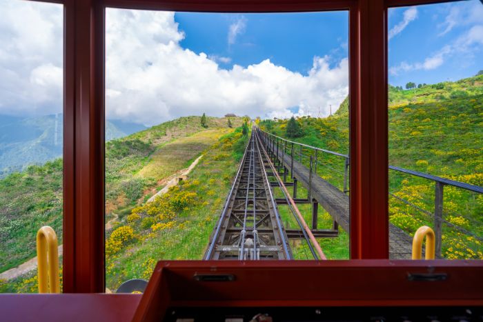 Que faire à Sapa 3 jours ? Trajet en train à travers les montagnes de Muong Hoa