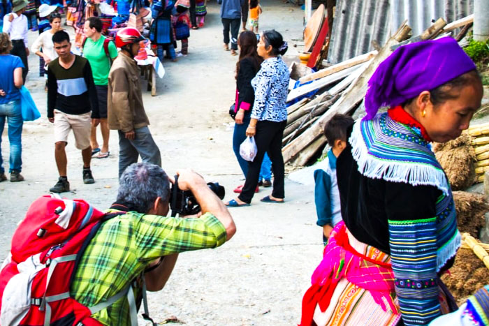 Capturez des images du marché ethnique de Bac Ha