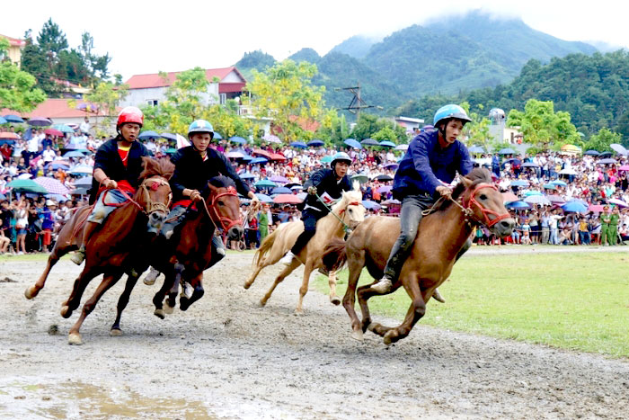 Fêtes traditionnelles au marché de Bac Ha Sapa