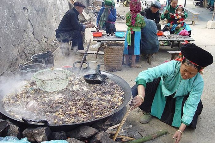 "Thang co" - Cuisine de rue à essayer au marché de Ban Phiet