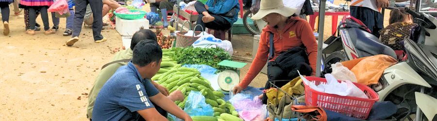 Marché ethnique de Ban Phiet à Lao Cai, nord du Vietnam