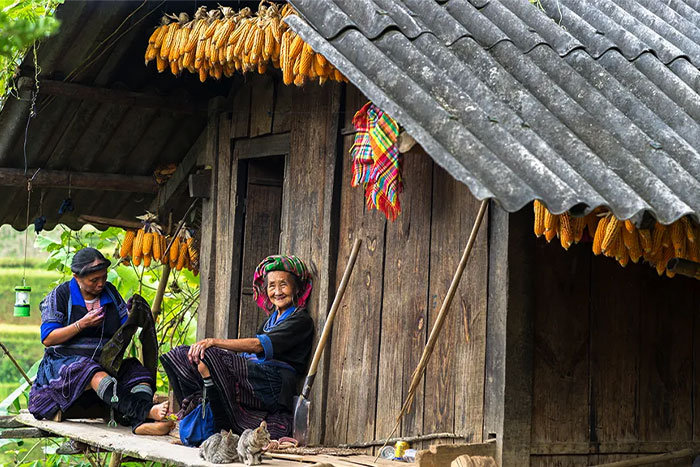 Le charme authentique vient des costumes traditionnels des groupes ethniques