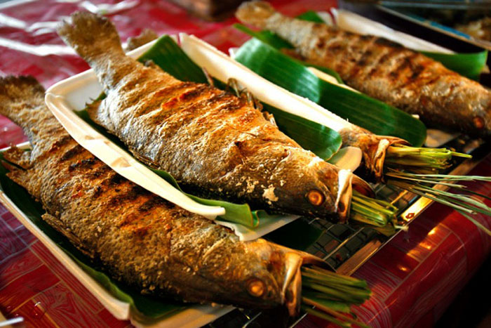 Poisson de rivière grillé - un plat local à ne pas manquer