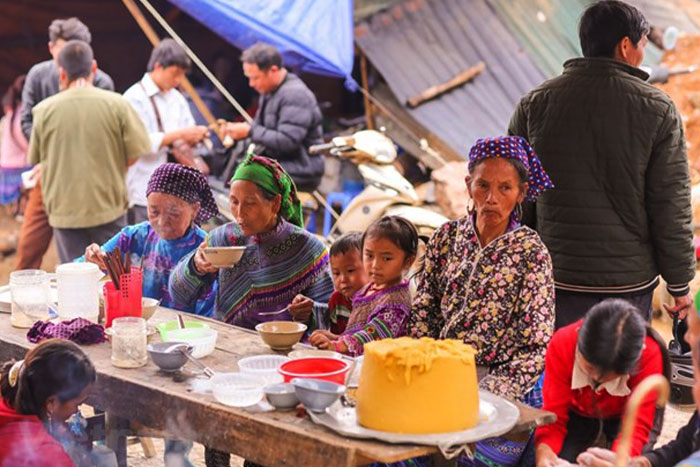 Goûter aux plats locaux au marché est une expérience mémorable