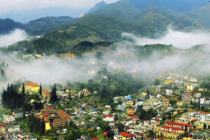 Sapa - le bourg dans la brume au nord du Vietnam