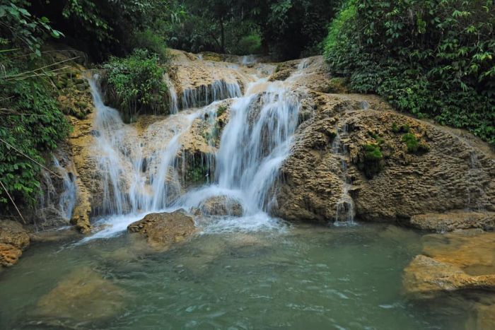 Cascade Hieu à la réserve naturelle Pu Luong Vietnam