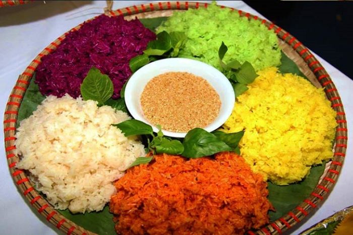 Riz gluant aux cinq couleurs au village de Sin Chai Sapa