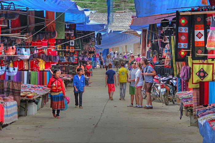 Melleures choses à faire à Lao Cai : Visiter le marché de Bac Ha