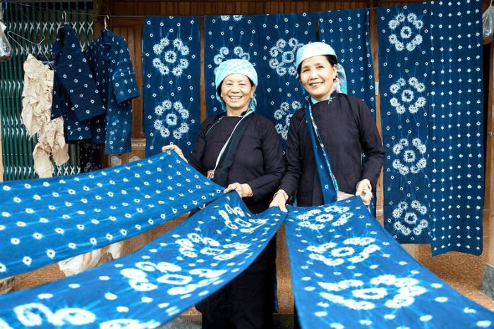 Atelier de tissage traditionnel à Y Linh Ho