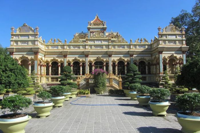 La Pagode Vinh Trang est l’un des temples bouddhistes les plus emblématiques du Sud Vietnam