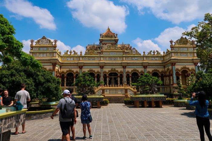 La pagode Vinh Trang possède une architecture unique entre influences orientales et occidentales