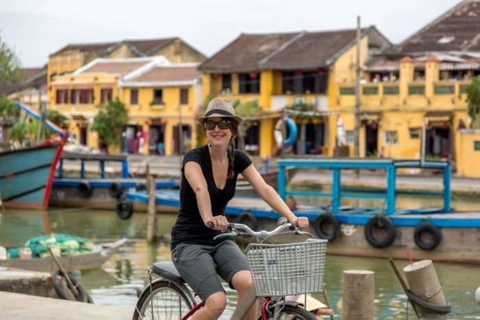 À vélo, vous pouvez facilement passer des rues animées aux petits chemins moins fréquentés