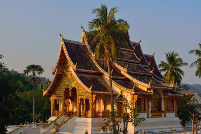 Dans les temples, la discr&eacute;tion vestimentaire est une marque de respect 