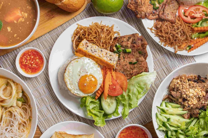 Cơm tấm : que manger pour petit déjeuner au Vietnam ?